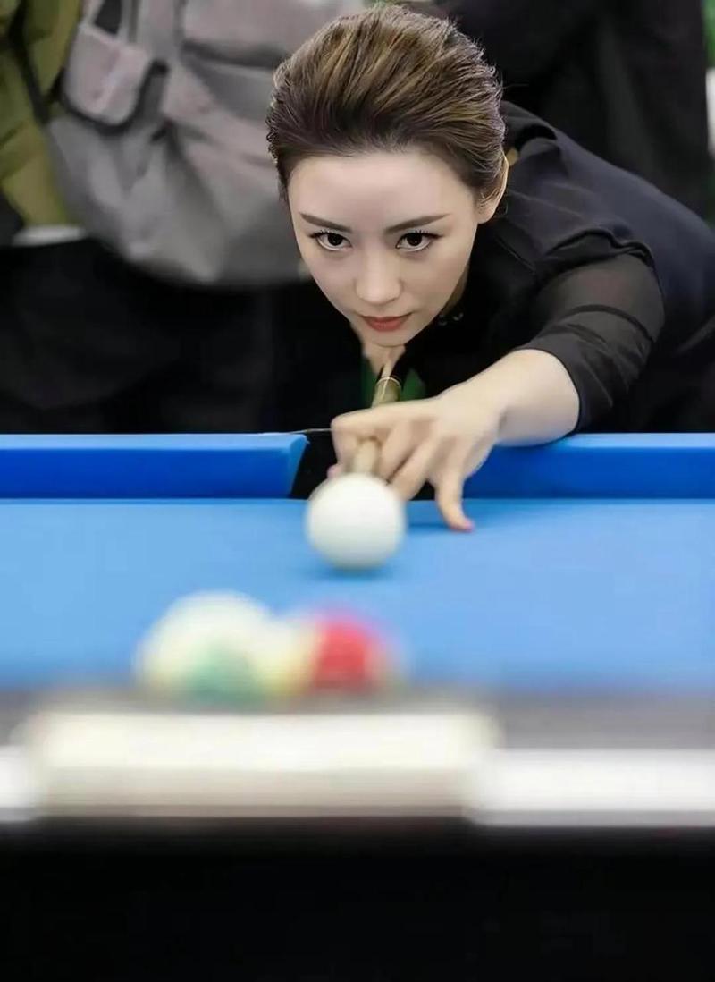 潘曉婷臺球教學(xué)視頻_九球天后技巧講解_潘曉婷臺球姿勢