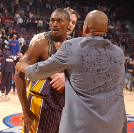 NBA打架球員_nba巴恩斯打架全集_NBA刺頭球員