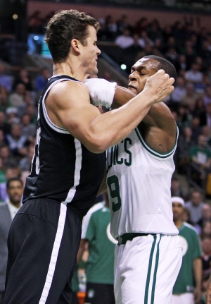 NBA打架球員_NBA刺頭球員_nba巴恩斯打架全集