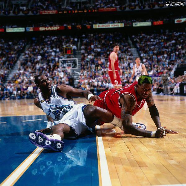 NBA刺頭球員_nba巴恩斯打架全集_NBA打架球員