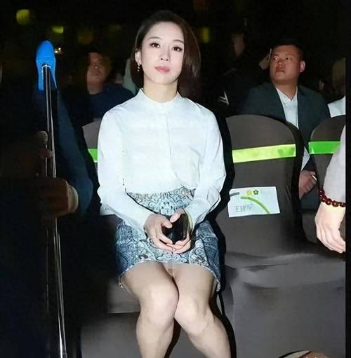 潘曉婷臺球姿勢_潘曉婷坐姿爭議_網(wǎng)絡(luò )過(guò)度解讀現象