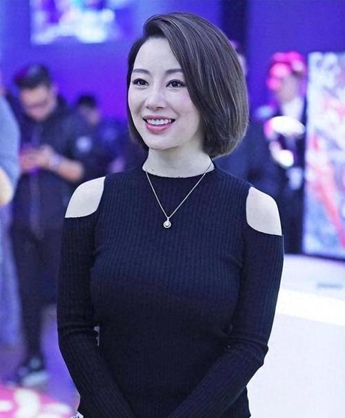 潘曉婷穿搭風(fēng)格_潘曉婷臺球冠軍_潘曉婷臺球姿勢